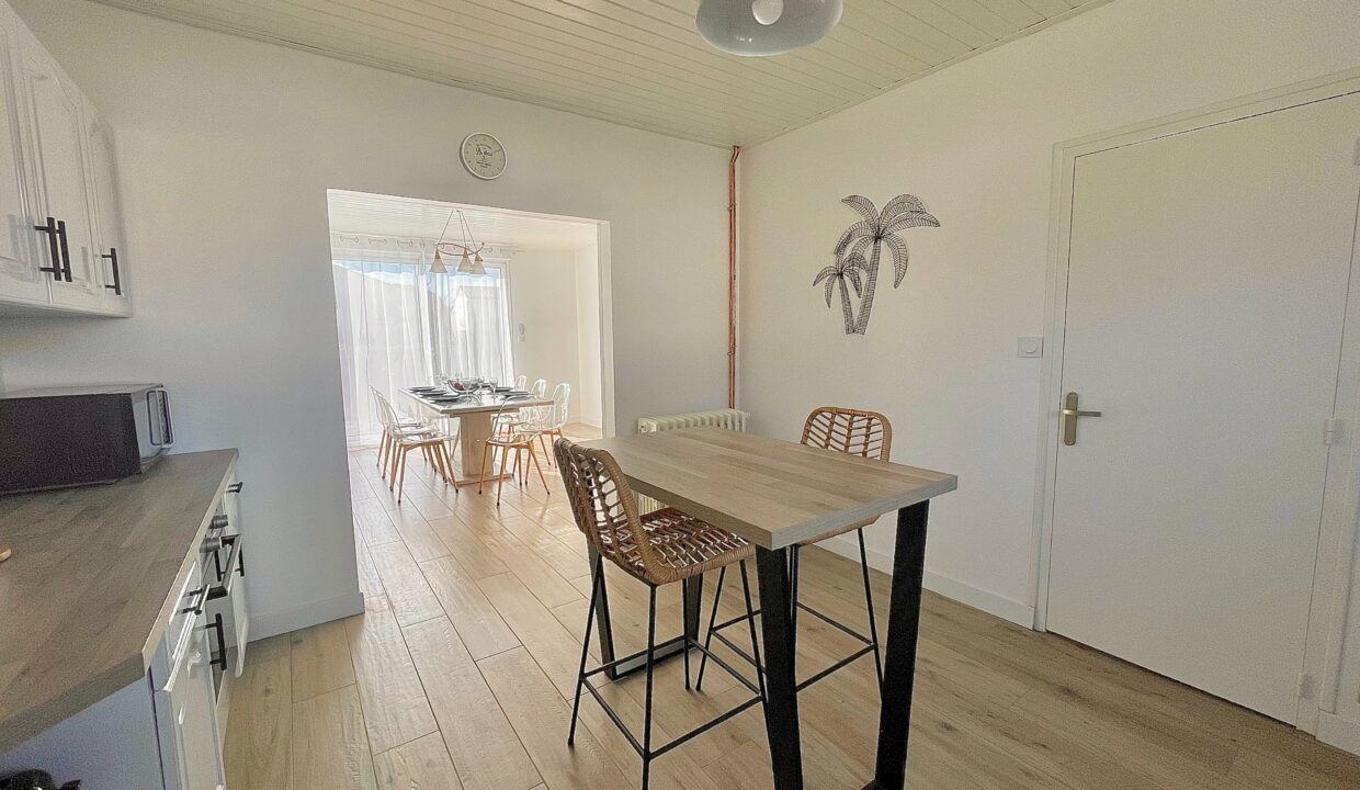 Maison-de-pays-renovee-3-chambres-6-couchages-400m-centre-bourg-et-2km-de-la-plage-6