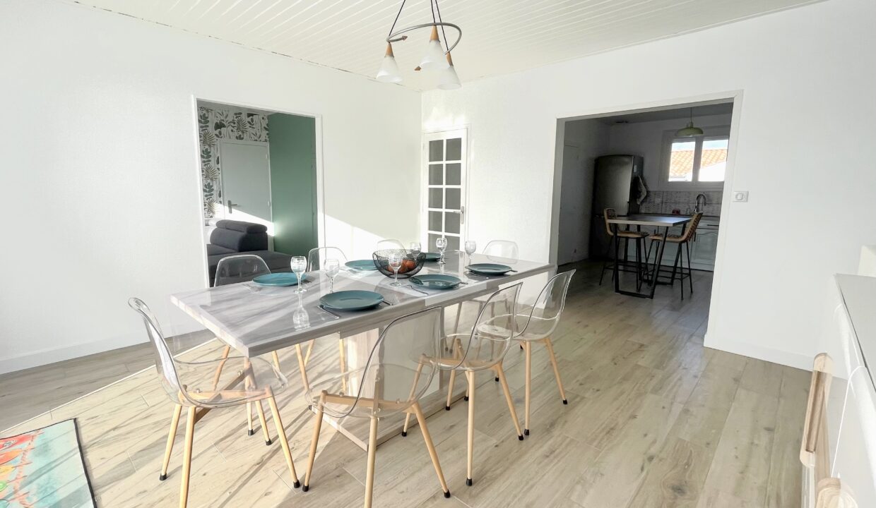 Maison-de-pays-renovee-3-chambres-6-couchages-400m-centre-bourg-et-2km-de-la-plage-7