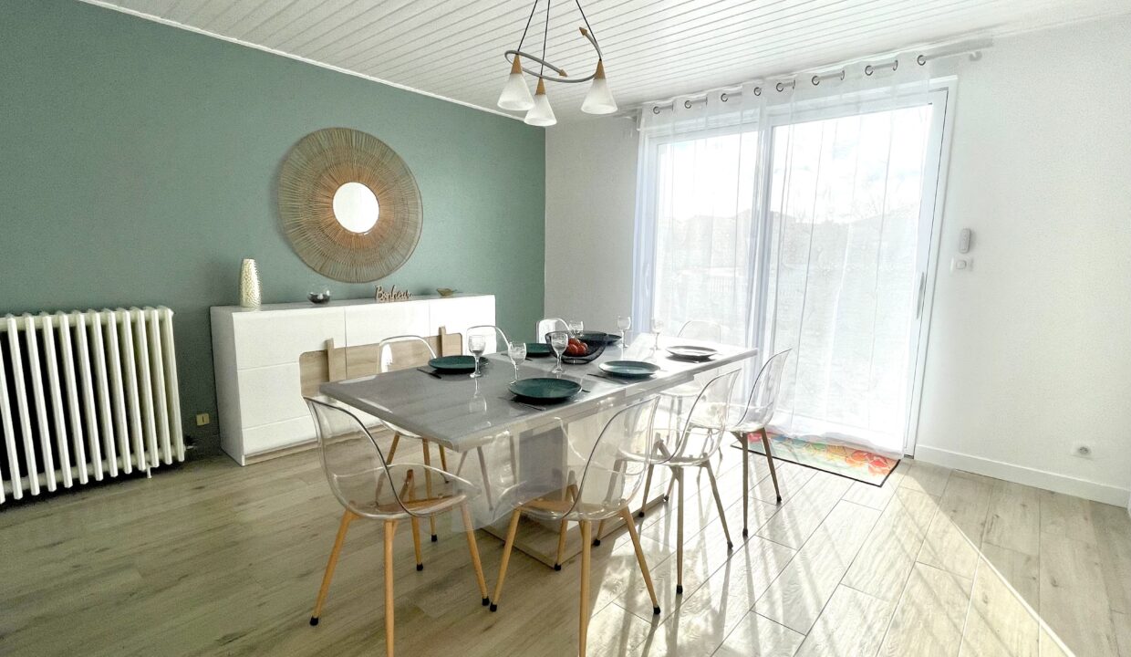 Maison-de-pays-renovee-3-chambres-6-couchages-400m-centre-bourg-et-2km-de-la-plage-8