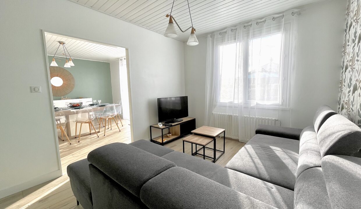 Maison-de-pays-renovee-3-chambres-6-couchages-400m-centre-bourg-et-2km-de-la-plage-9
