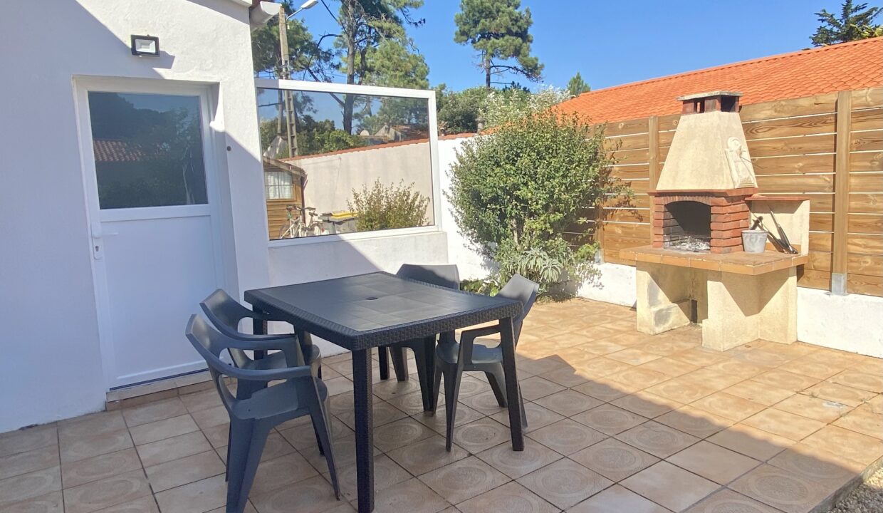 Maison-familiale-6-couchages-3-chambres-mi-chemin-du-bourg-et-de-la-mer-Pied-de-Chaume-WIFI-Animaux-bienvenus-11