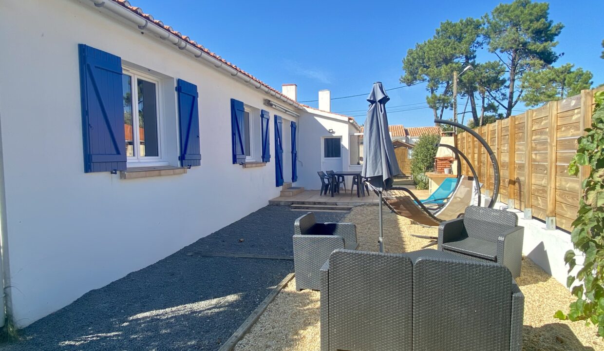 Maison-familiale-6-couchages-3-chambres-mi-chemin-du-bourg-et-de-la-mer-Pied-de-Chaume-WIFI-Animaux-bienvenus-12