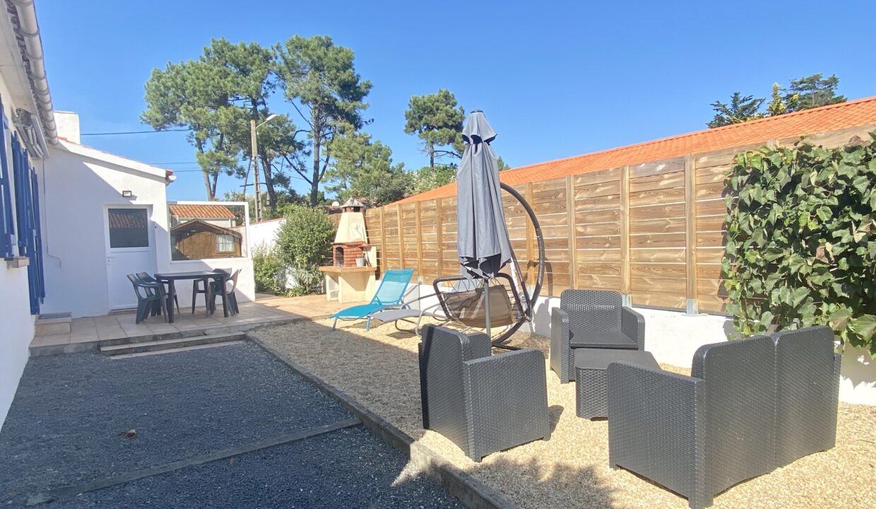 Maison-familiale-6-couchages-3-chambres-mi-chemin-du-bourg-et-de-la-mer-Pied-de-Chaume-WIFI-Animaux-bienvenus-13