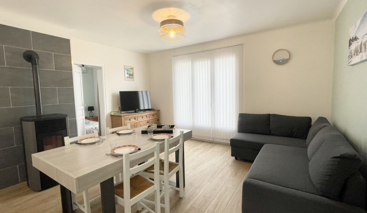 Maison-familiale-6-couchages-3-chambres-mi-chemin-du-bourg-et-de-la-mer-Pied-de-Chaume-WIFI-Animaux-bienvenus-3