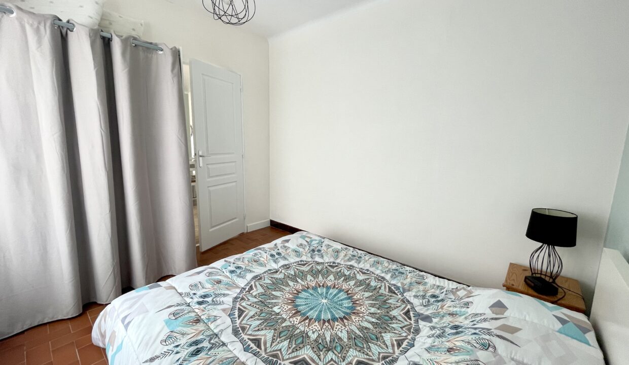 Maison-familiale-6-couchages-3-chambres-mi-chemin-du-bourg-et-de-la-mer-Pied-de-Chaume-WIFI-Animaux-bienvenus-8