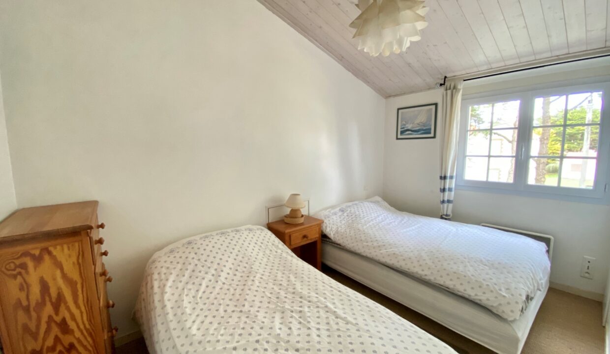 Maison-familiale-avec-jardin-quartier-du-Marais-Girard-acces-plage-et-restaurants-a-pied-10