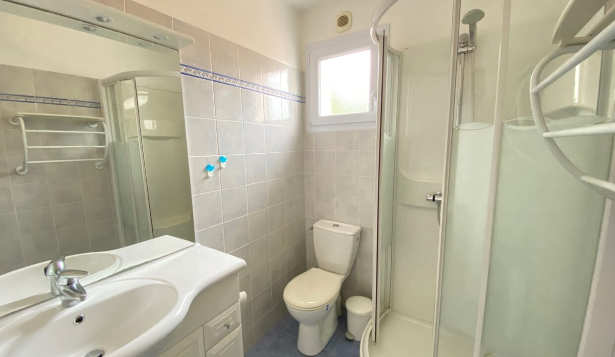 Maison-familiale-avec-jardin-quartier-du-Marais-Girard-acces-plage-et-restaurants-a-pied-11