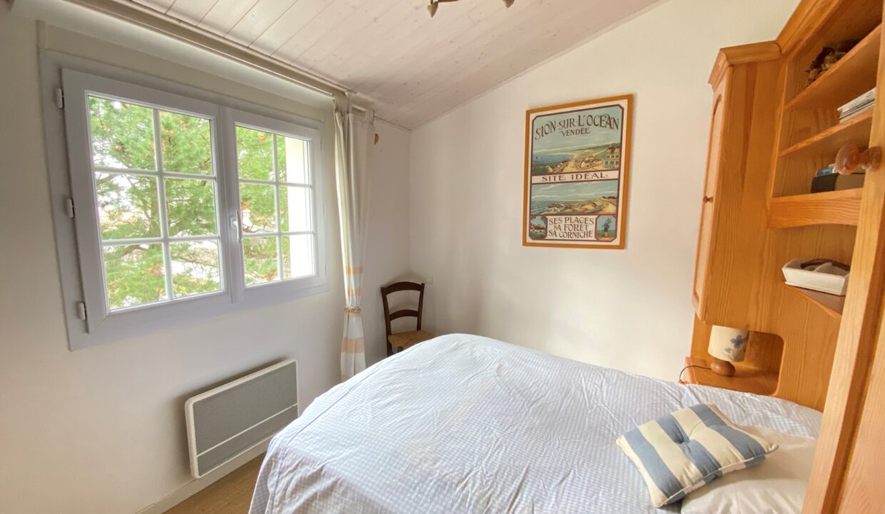 Maison-familiale-avec-jardin-quartier-du-Marais-Girard-acces-plage-et-restaurants-a-pied-12