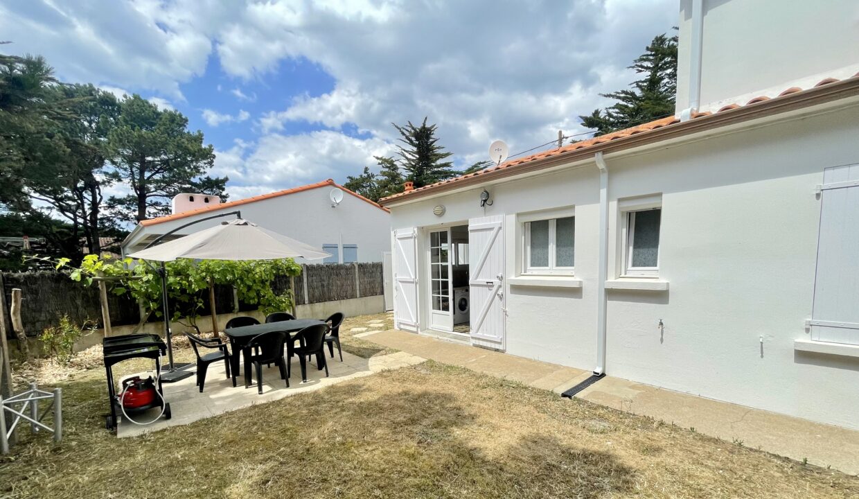 Maison familiale avec jardin - quartier du Marais Girard - accès plage et restaurants à pied
