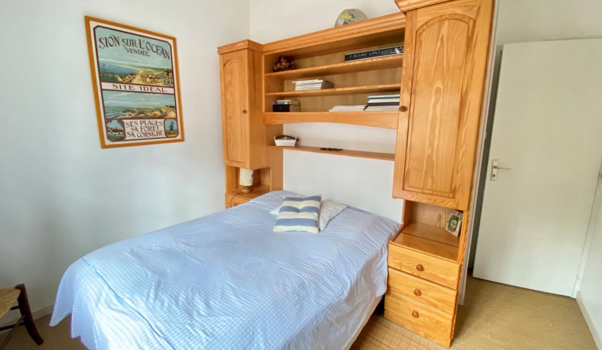 Maison-familiale-avec-jardin-quartier-du-Marais-Girard-acces-plage-et-restaurants-a-pied-13