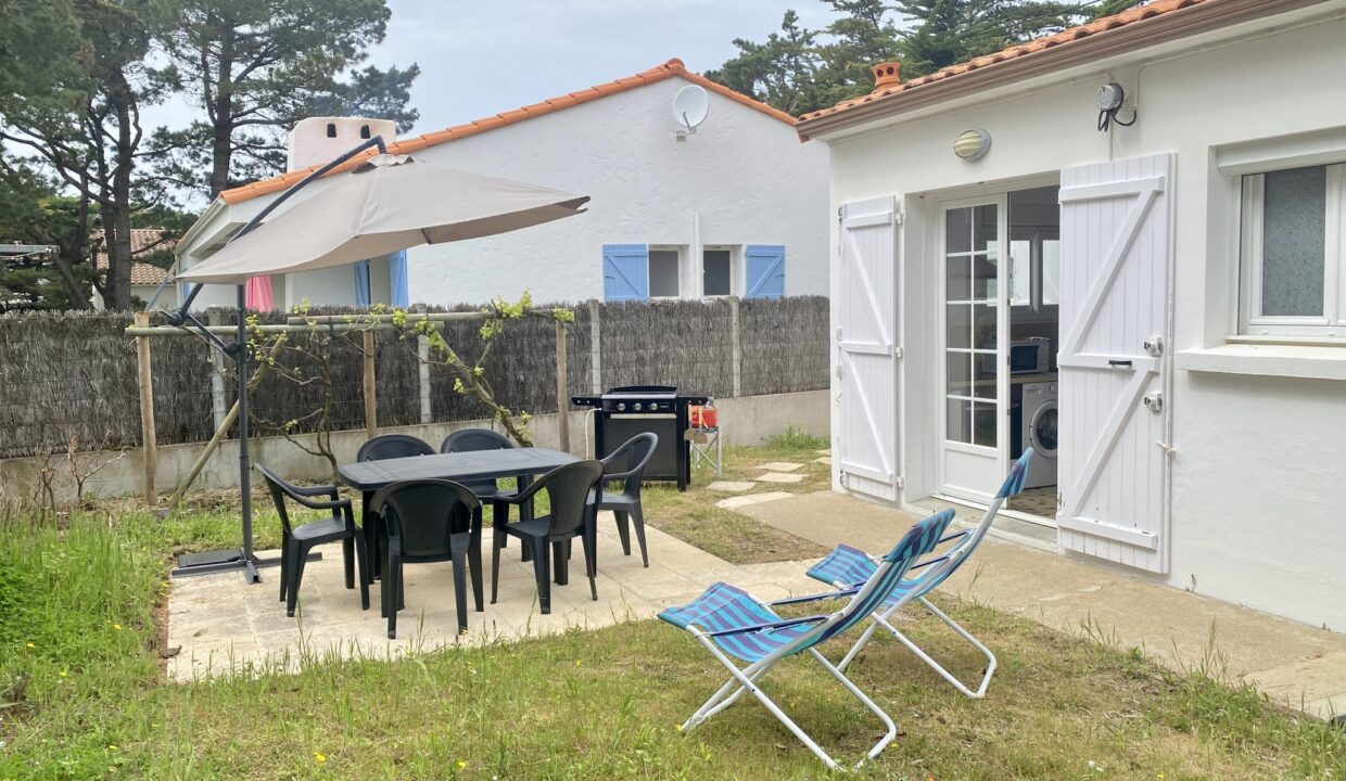 Maison-familiale-avec-jardin-quartier-du-Marais-Girard-acces-plage-et-restaurants-a-pied-15