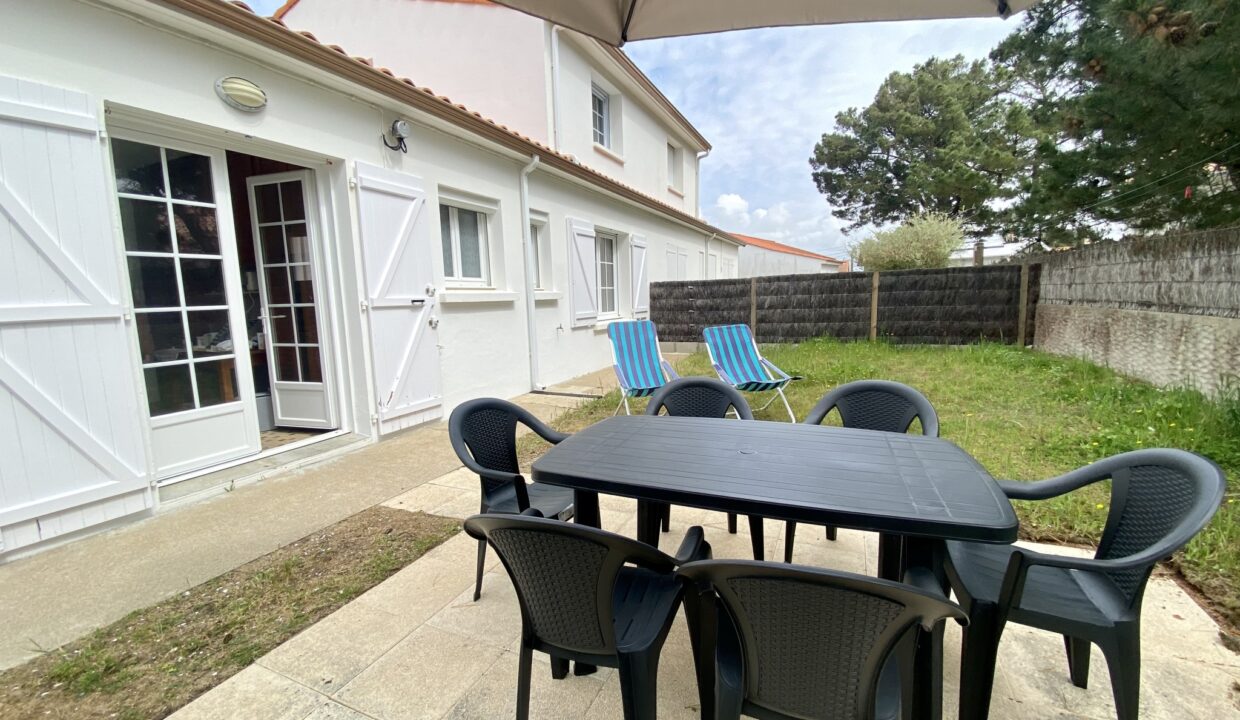 Maison-familiale-avec-jardin-quartier-du-Marais-Girard-acces-plage-et-restaurants-a-pied-2