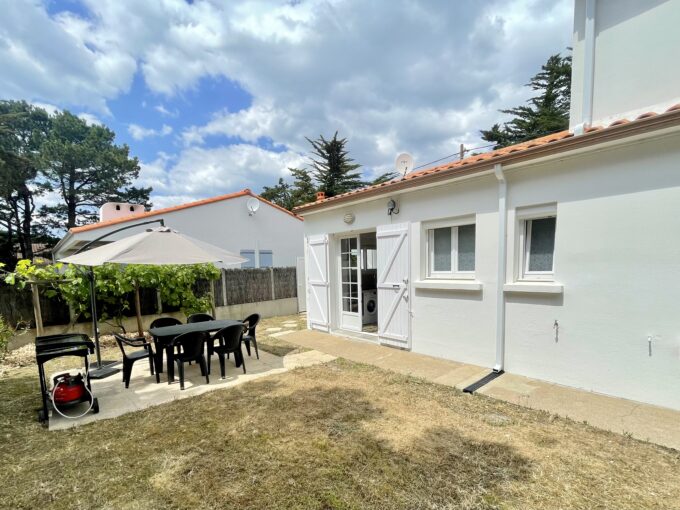 Maison familiale avec jardin - quartier du Marais Girard - accès plage et restaurants à pied