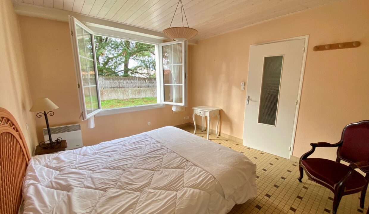 Maison-familiale-avec-jardin-quartier-du-Marais-Girard-acces-plage-et-restaurants-a-pied-7