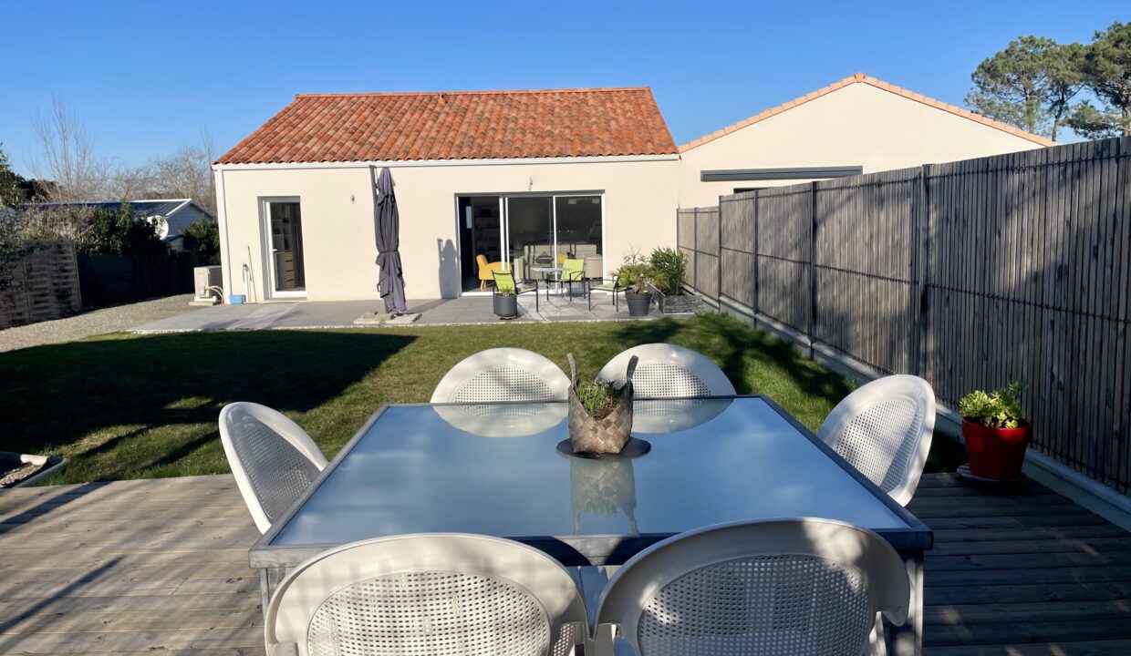 Maison-familiale-recente-6-couchages-3-chambres-a-mi-chemin-du-centre-bourg-et-de-la-plage-des-Dunes-2-Acces-WIFI-2