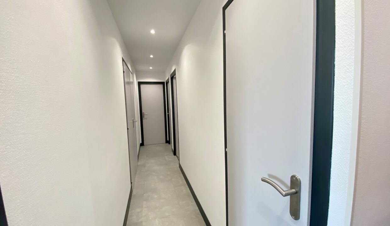 Maison-moderne-et-confortable-pour-6-pers-500m-du-centre-bourg-acces-aux-halles-a-pied-Acces-WIFI-10