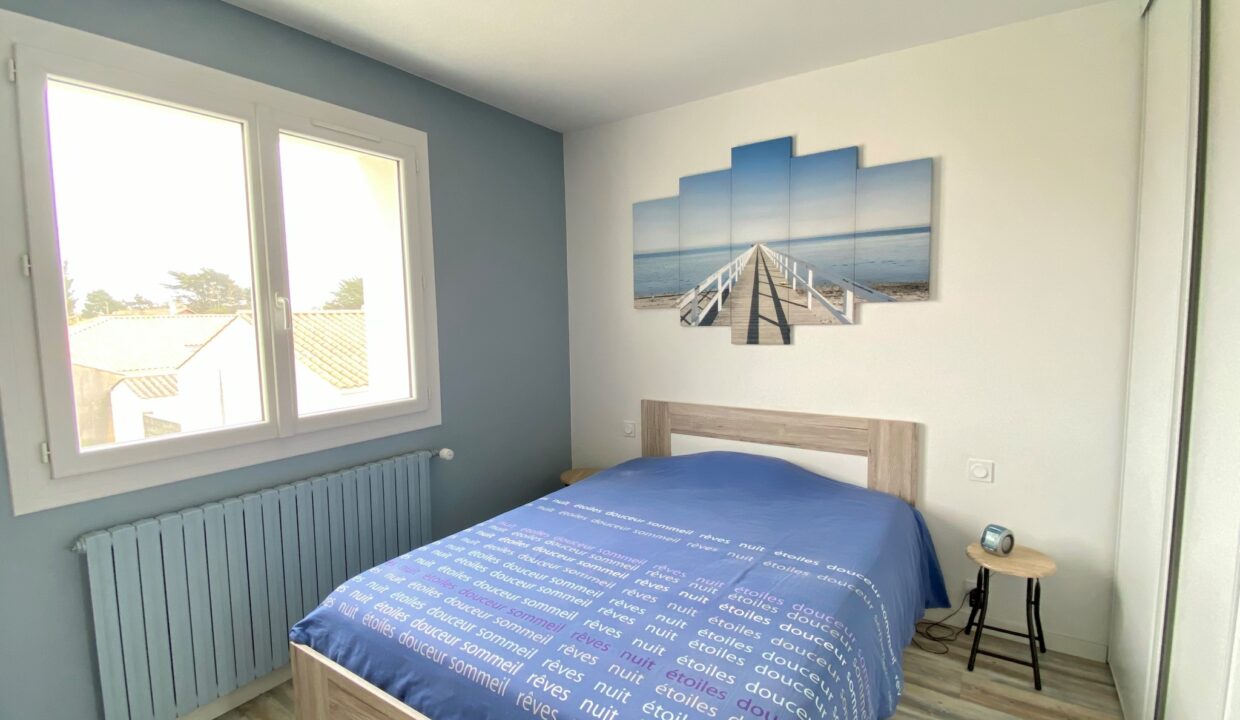 Maison-moderne-et-confortable-pour-6-pers-500m-du-centre-bourg-acces-aux-halles-a-pied-Acces-WIFI-11