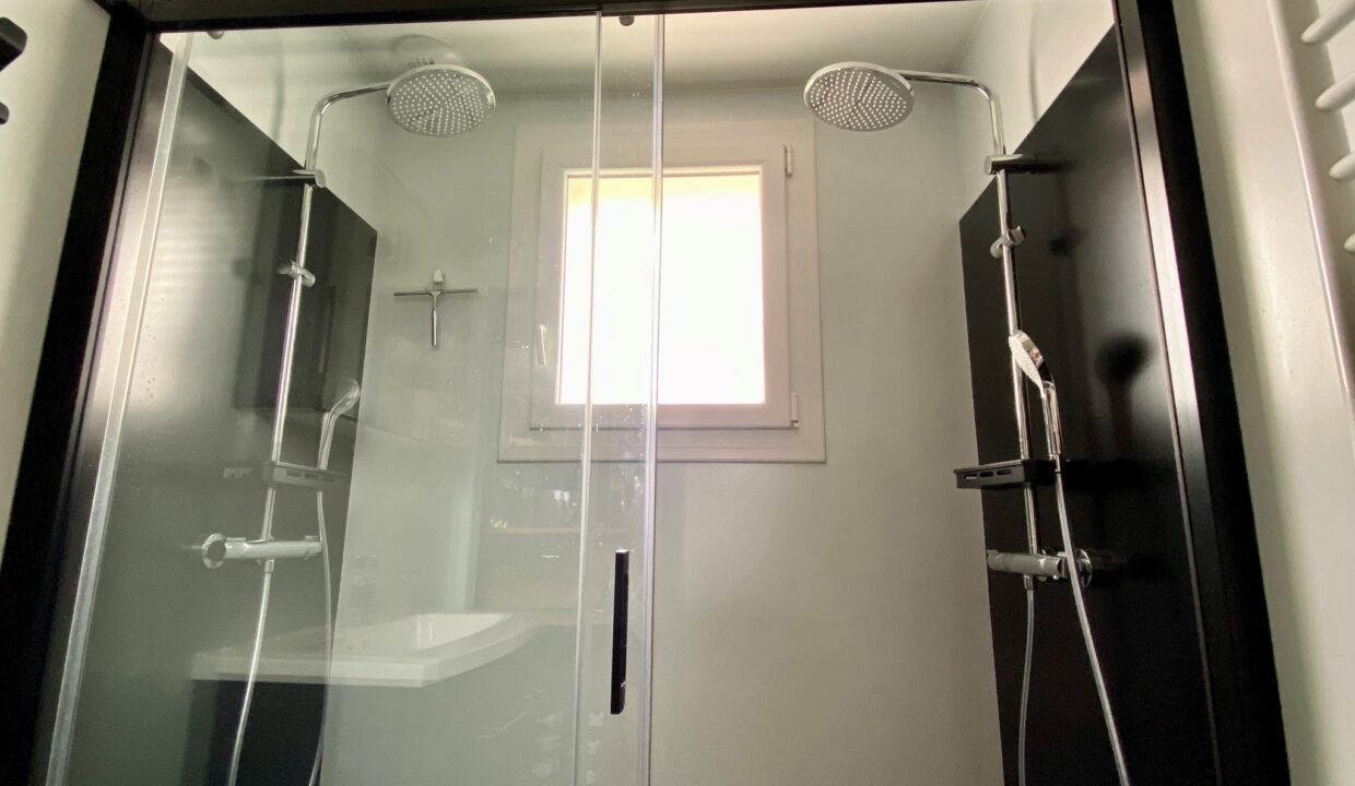 Maison-moderne-et-confortable-pour-6-pers-500m-du-centre-bourg-acces-aux-halles-a-pied-Acces-WIFI-14