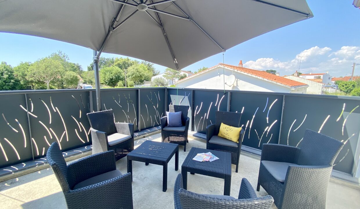Maison-moderne-et-confortable-pour-6-pers-500m-du-centre-bourg-acces-aux-halles-a-pied-Acces-WIFI-19