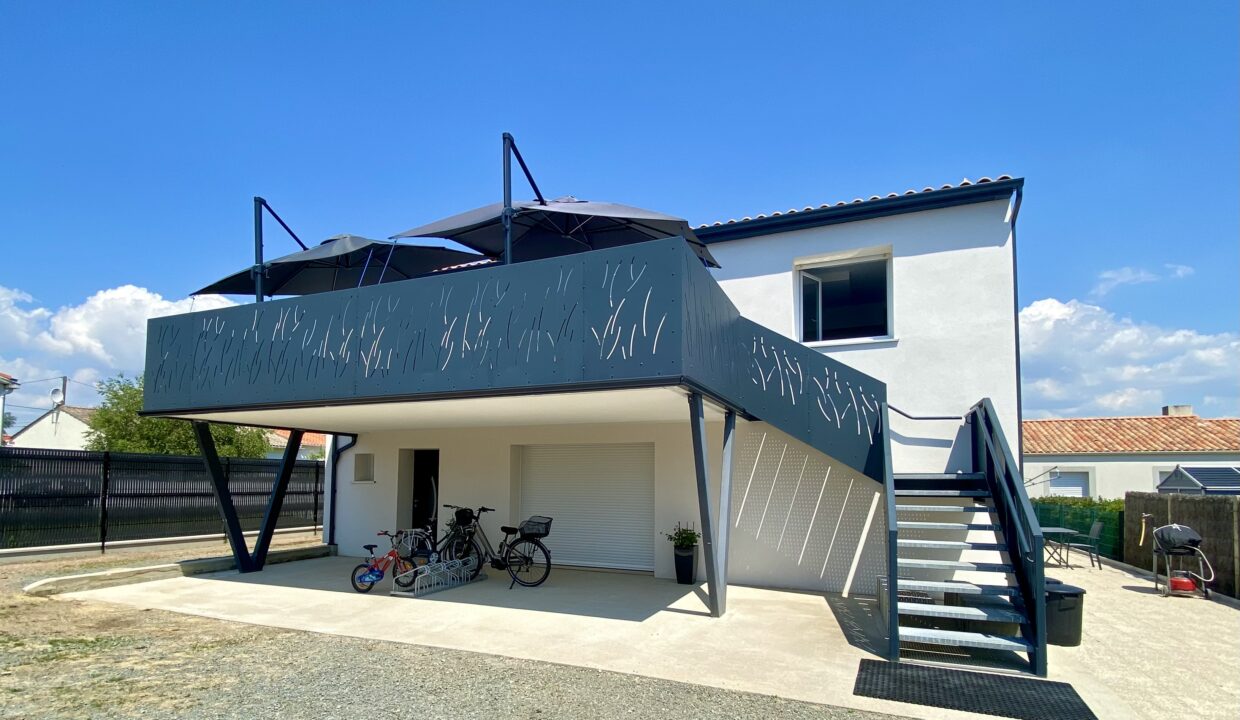 Maison-moderne-et-confortable-pour-6-pers-500m-du-centre-bourg-acces-aux-halles-a-pied-Acces-WIFI-2