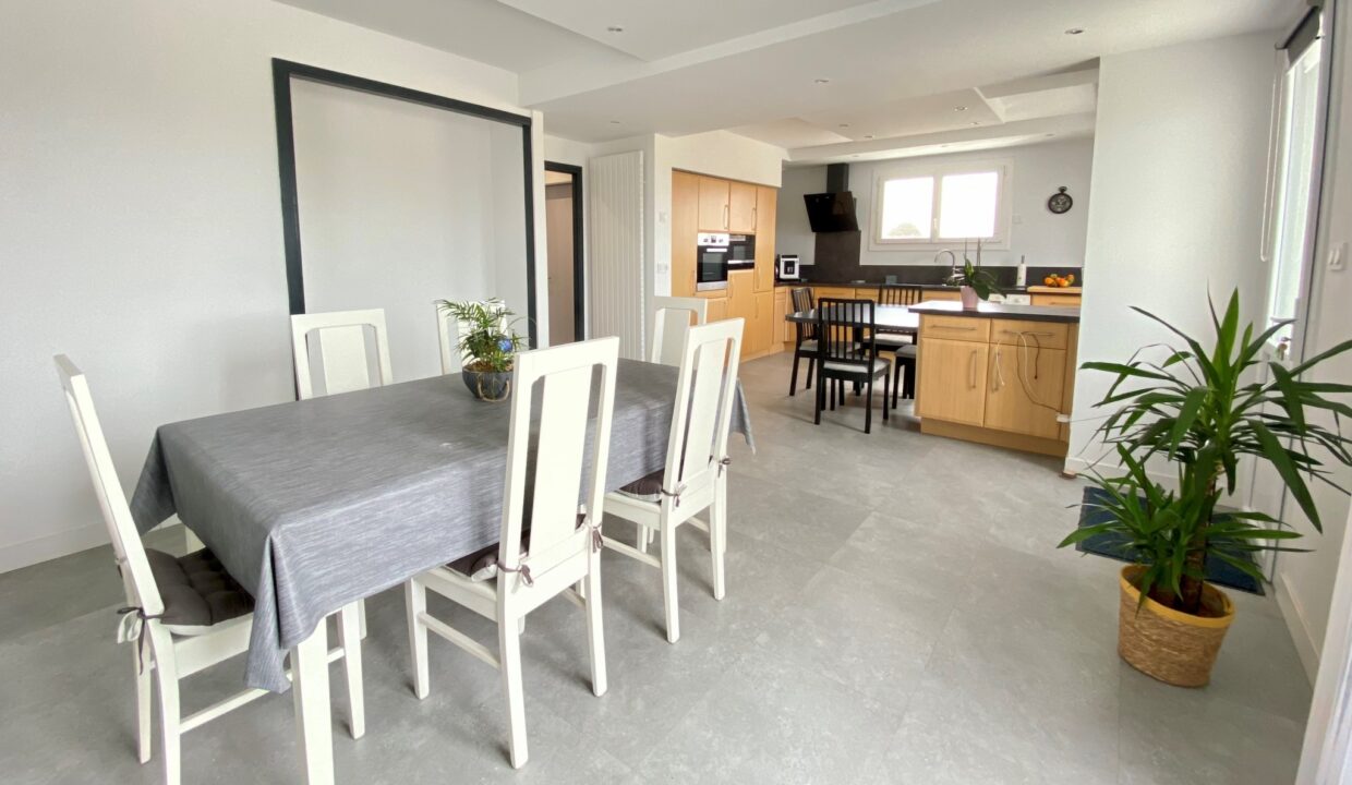Maison-moderne-et-confortable-pour-6-pers-500m-du-centre-bourg-acces-aux-halles-a-pied-Acces-WIFI-7
