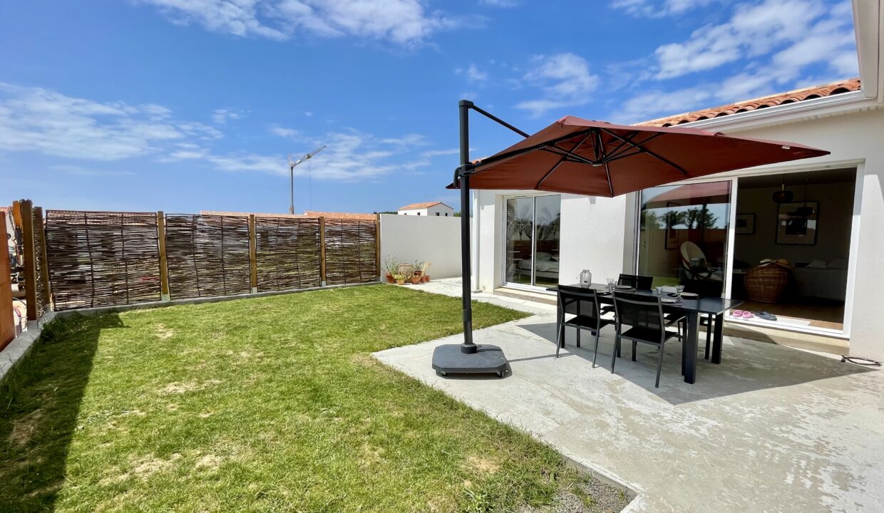 Maison-neuve-3-chambres-6-couchages-entre-mer-et-campagne-Acces-centre-bourg-a-pied-WIFI-1