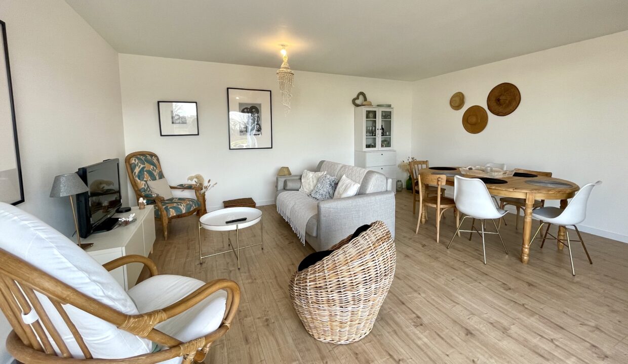 Maison-neuve-3-chambres-6-couchages-entre-mer-et-campagne-Acces-centre-bourg-a-pied-WIFI-10