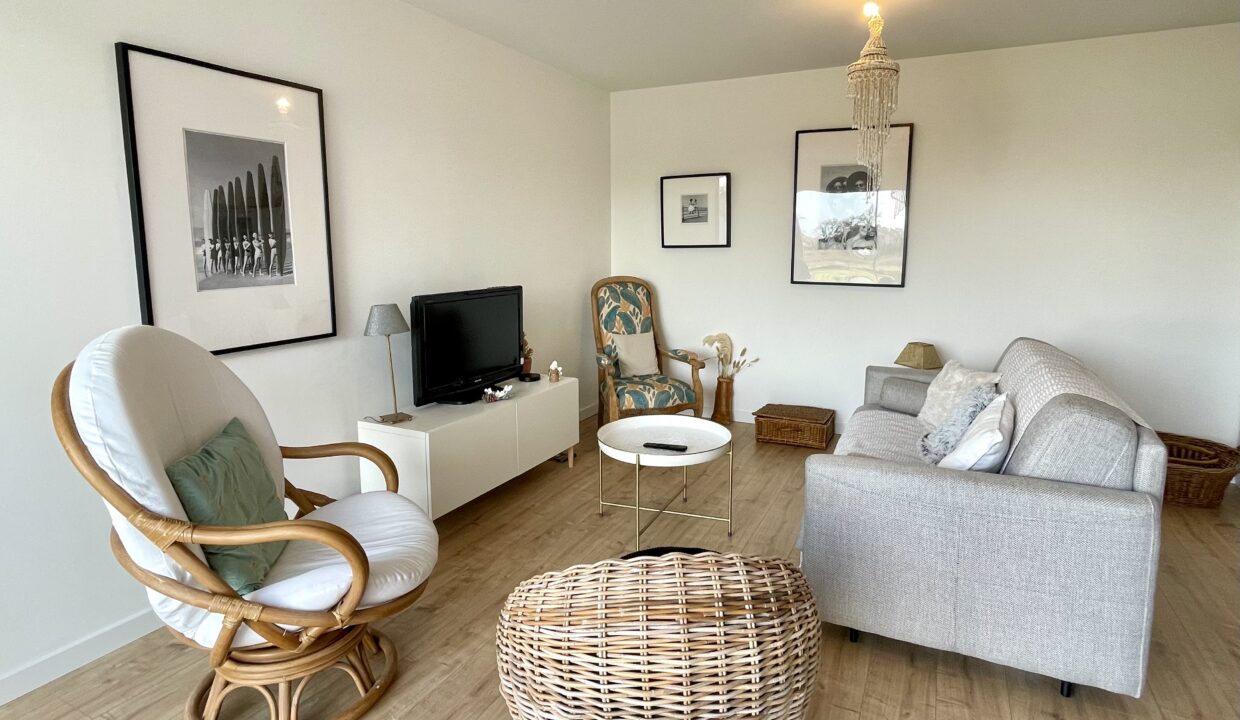 Maison-neuve-3-chambres-6-couchages-entre-mer-et-campagne-Acces-centre-bourg-a-pied-WIFI-11