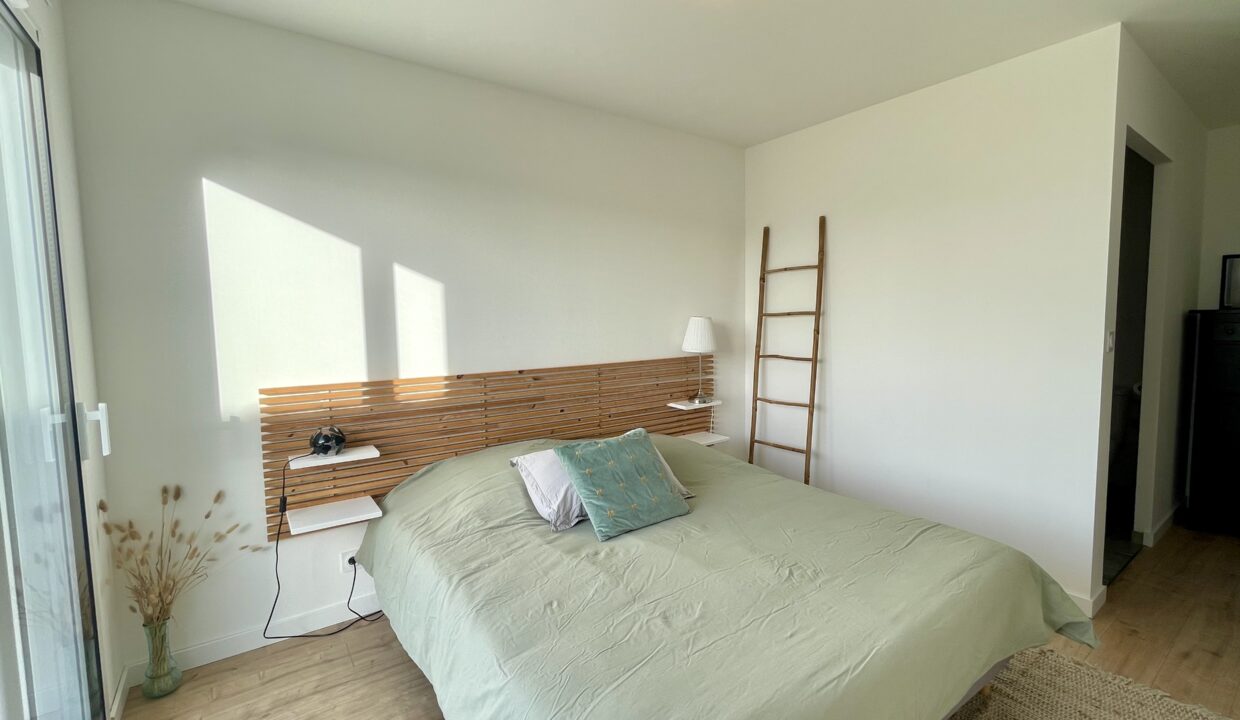 Maison-neuve-3-chambres-6-couchages-entre-mer-et-campagne-Acces-centre-bourg-a-pied-WIFI-12