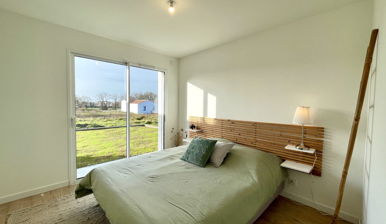 Maison-neuve-3-chambres-6-couchages-entre-mer-et-campagne-Acces-centre-bourg-a-pied-WIFI-13