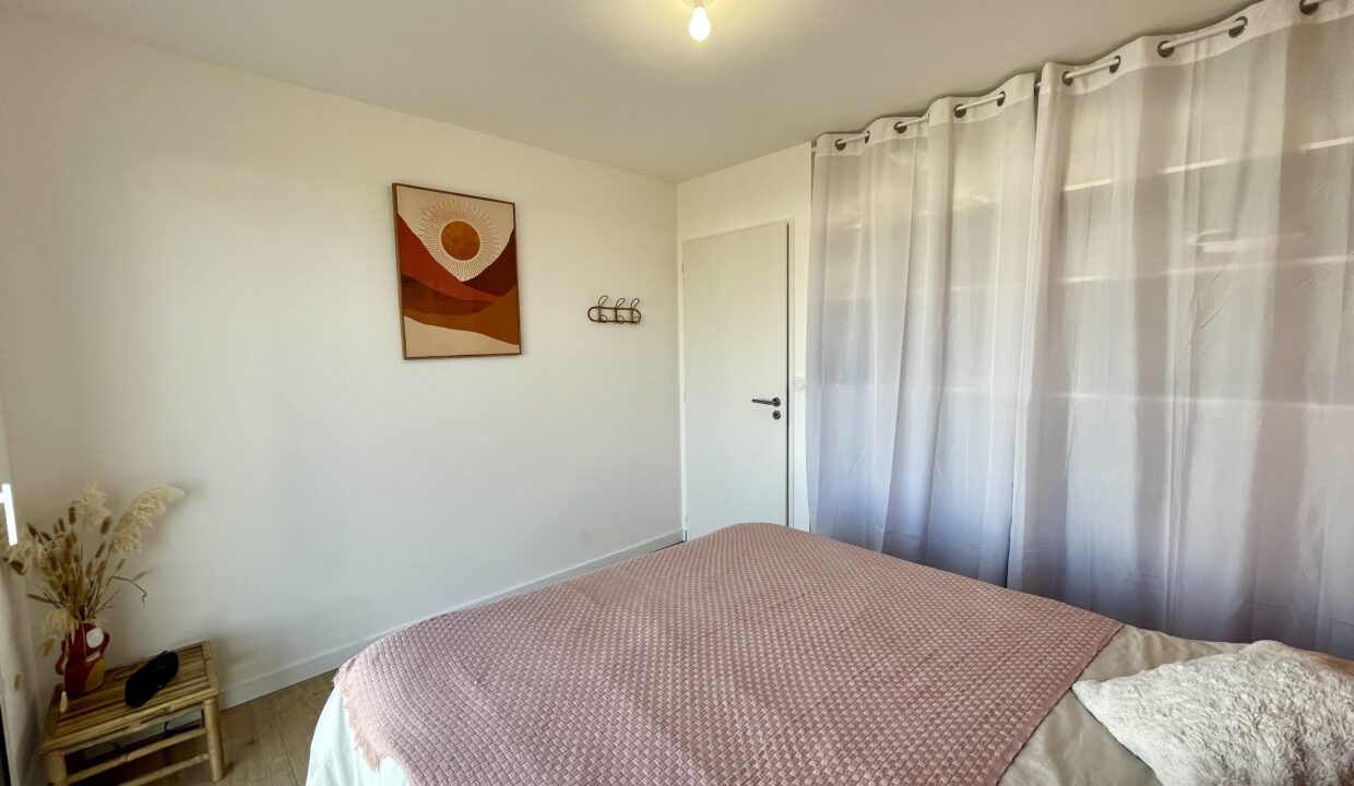 Maison-neuve-3-chambres-6-couchages-entre-mer-et-campagne-Acces-centre-bourg-a-pied-WIFI-16