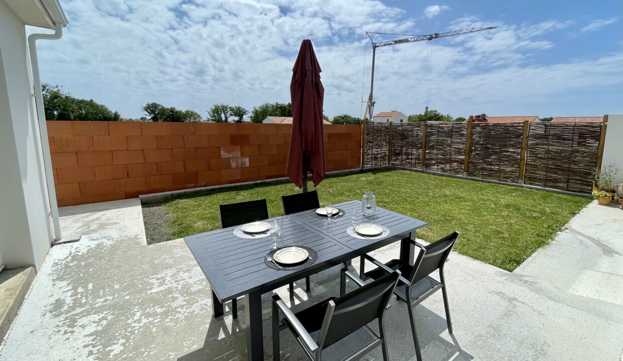 Maison-neuve-3-chambres-6-couchages-entre-mer-et-campagne-Acces-centre-bourg-a-pied-WIFI-19
