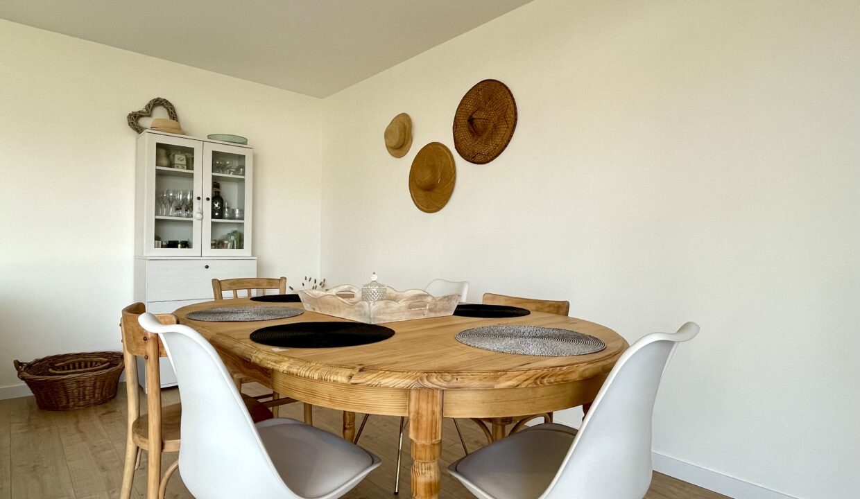 Maison-neuve-3-chambres-6-couchages-entre-mer-et-campagne-Acces-centre-bourg-a-pied-WIFI-7