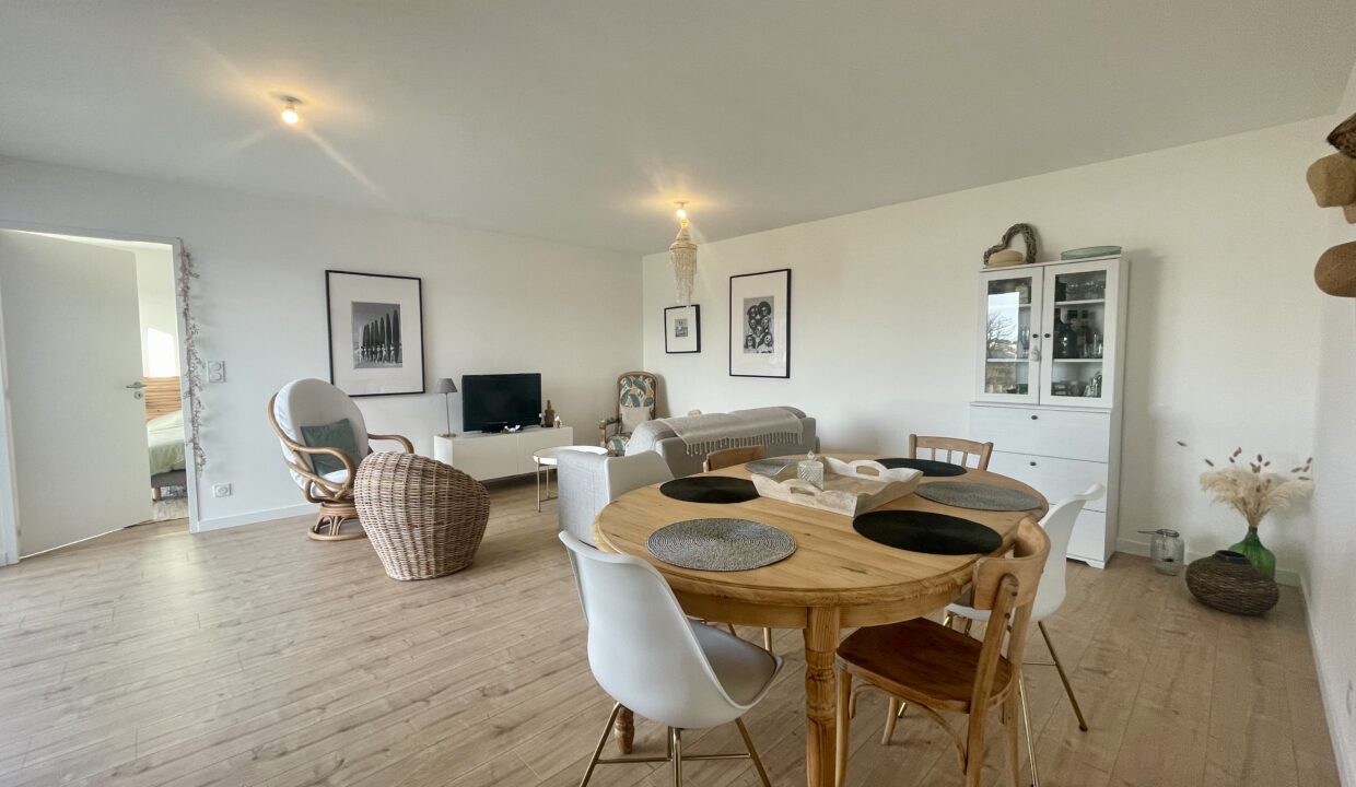 Maison-neuve-3-chambres-6-couchages-entre-mer-et-campagne-Acces-centre-bourg-a-pied-WIFI-8