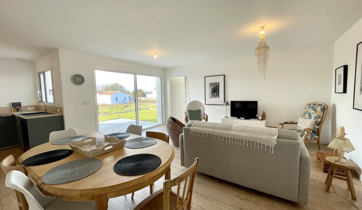 Maison-neuve-3-chambres-6-couchages-entre-mer-et-campagne-Acces-centre-bourg-a-pied-WIFI-9
