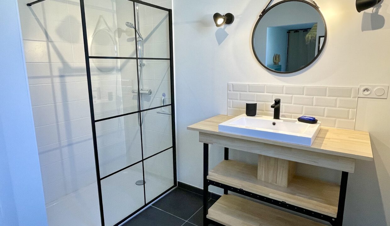 Maison-neuve-pour-vacances-en-duo-1-chambre-a-600-m-de-la-plage-des-Dunes-Confort-et-equipements-de-qualite-WIFI-16