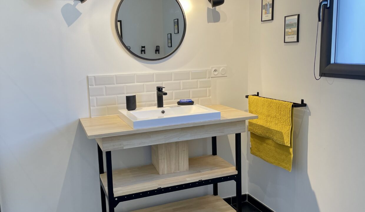 Maison-neuve-pour-vacances-en-duo-1-chambre-a-600-m-de-la-plage-des-Dunes-Confort-et-equipements-de-qualite-WIFI-17