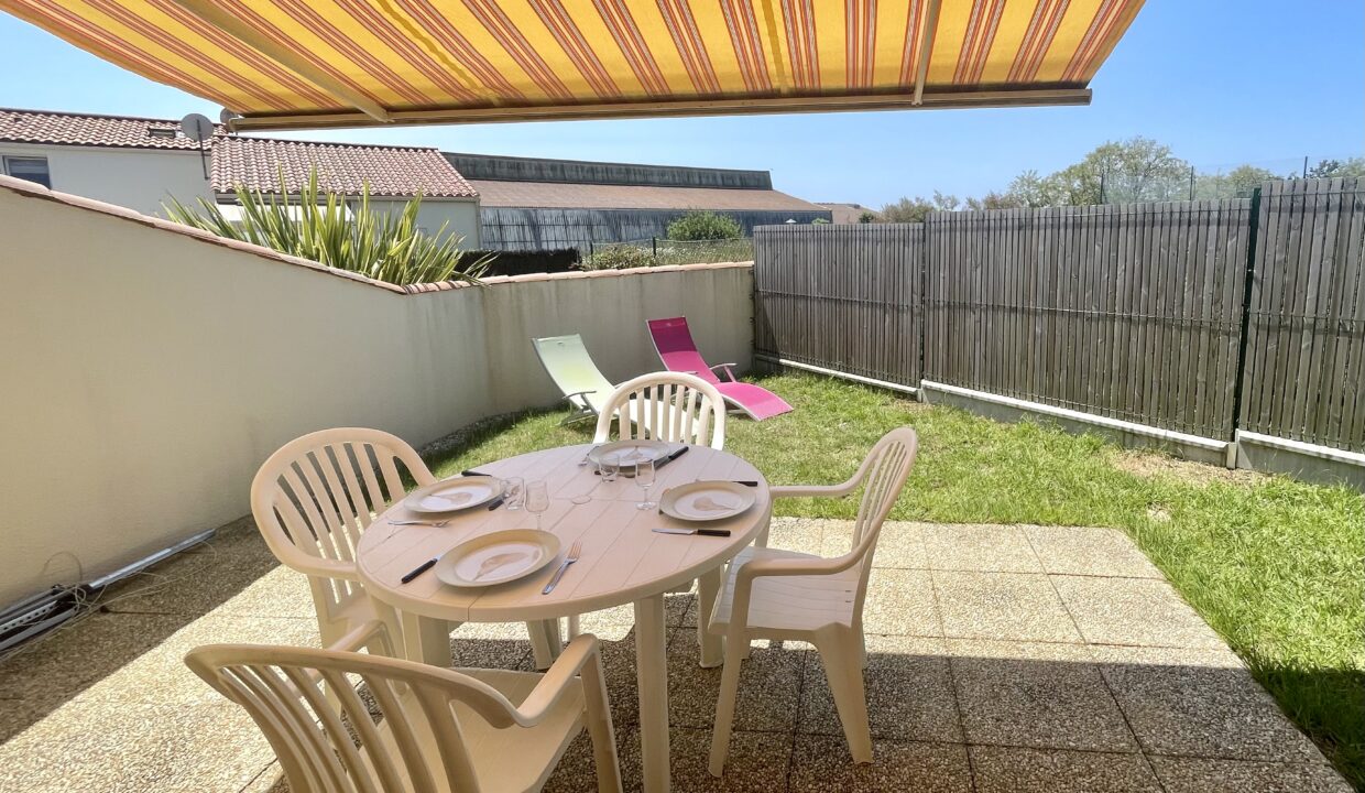 Maisonnette-2-chambres-6-couchages-avec-jardinet-petite-residence-calme-600m-plage-des-Dunes-2-et-700m-centre-bourg-14