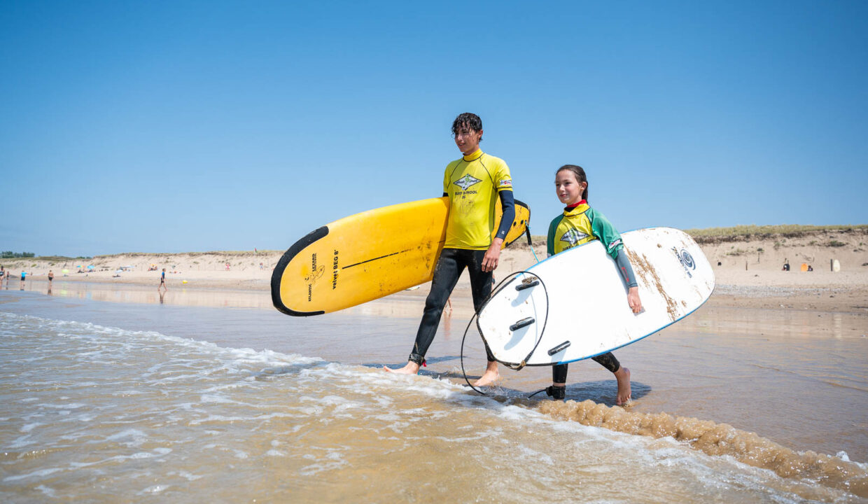 Cours de surf à la plage des Dunes à Brétignolles sur Mer