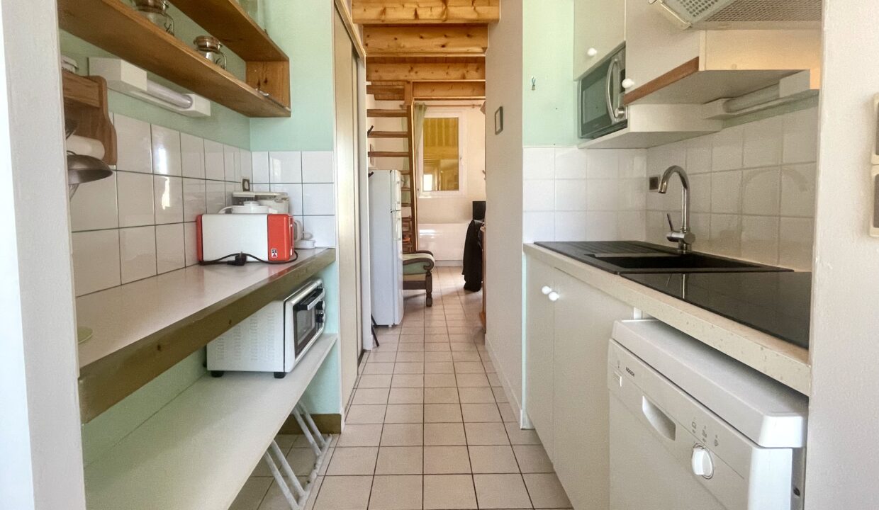 Maisonnette-2-chambres-6-couchages-avec-jardinet-petite-residence-calme-600m-plage-des-Dunes-2-et-700m-centre-bourg-4