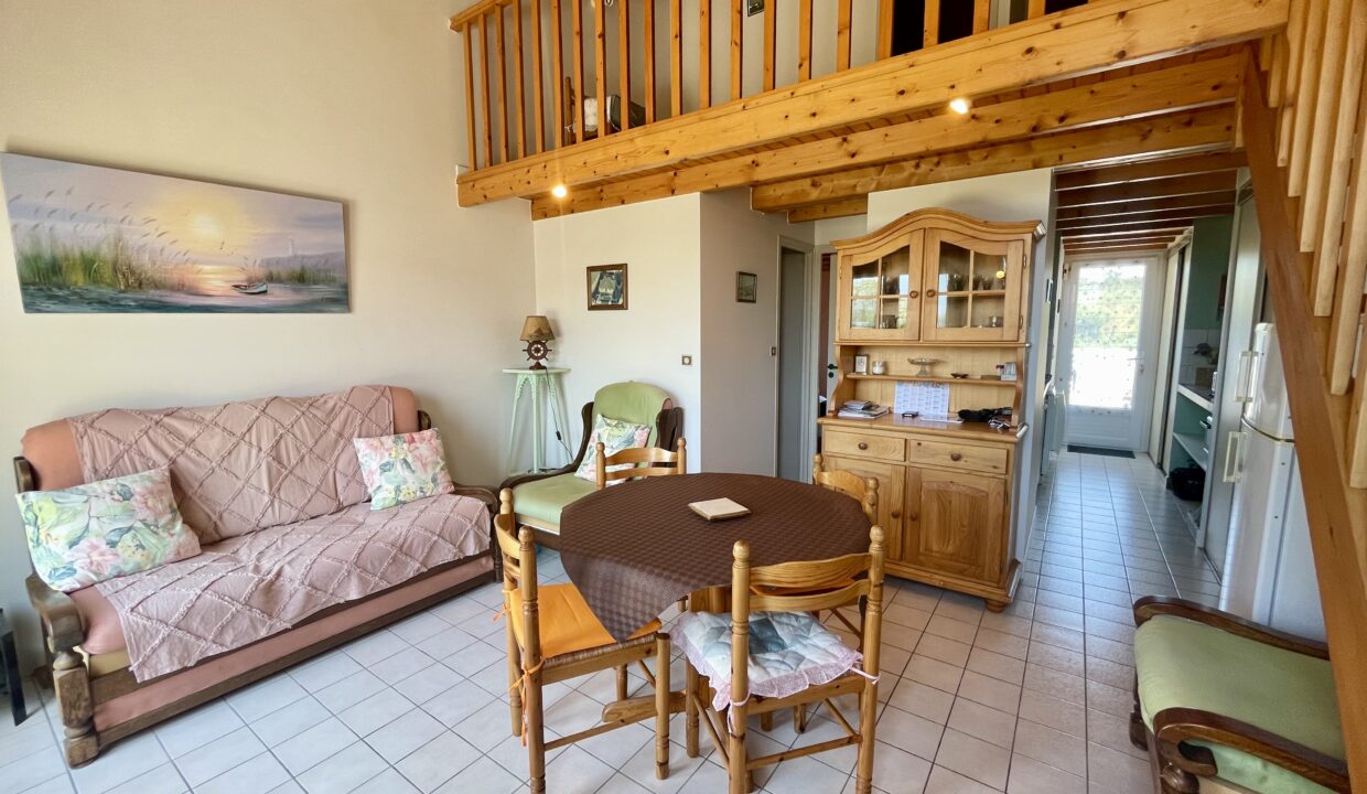 Maisonnette-2-chambres-6-couchages-avec-jardinet-petite-residence-calme-600m-plage-des-Dunes-2-et-700m-centre-bourg-7