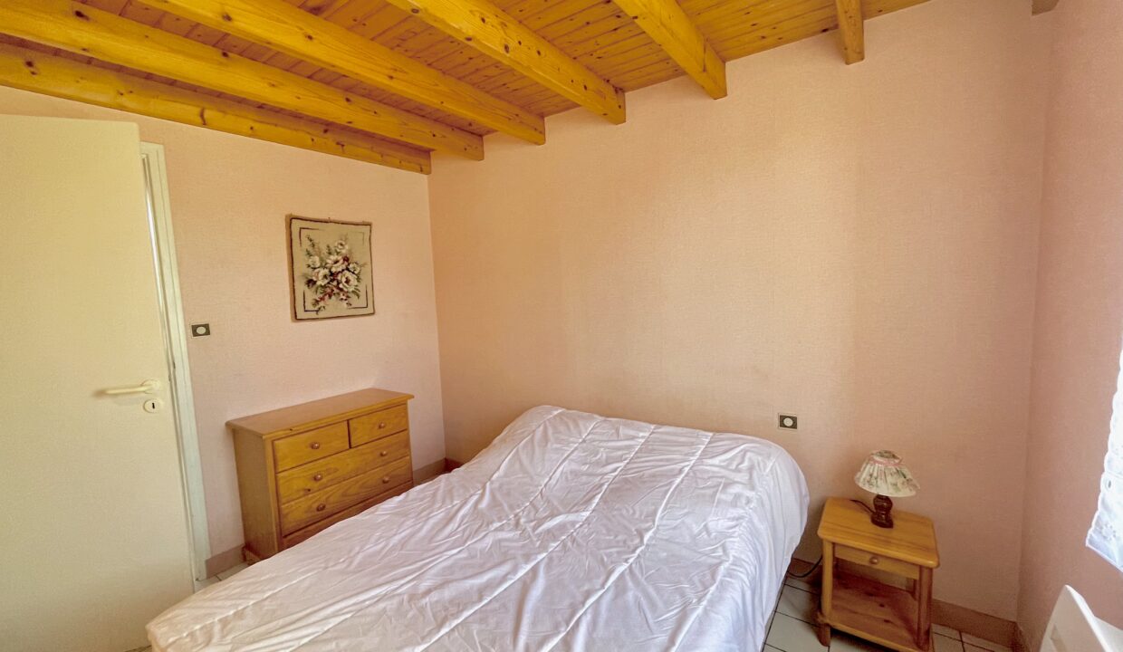 Maisonnette-2-chambres-6-couchages-avec-jardinet-petite-residence-calme-600m-plage-des-Dunes-2-et-700m-centre-bourg-9