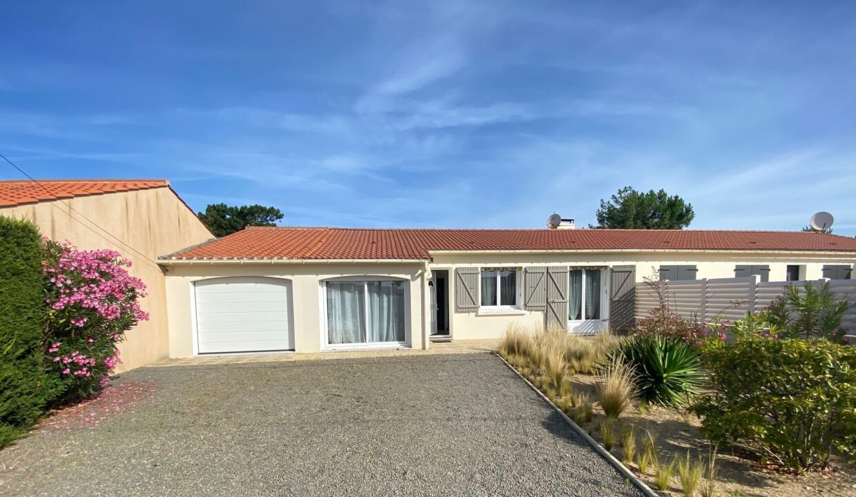 PROCHE BORD DE MER - AGREABLE MAISON AVEC JARDIN CLOS DE TYPE 3 - WIFI