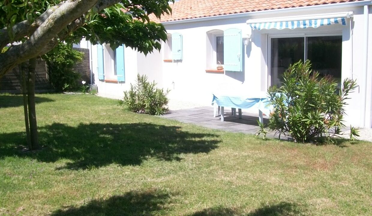 PROXIMITE-IMMEDIATE-ETANG-DE-PECHE-JOLIE-MAISON-AVEC-JARDIN-CLOS-DEUX-CHAMBRES-1