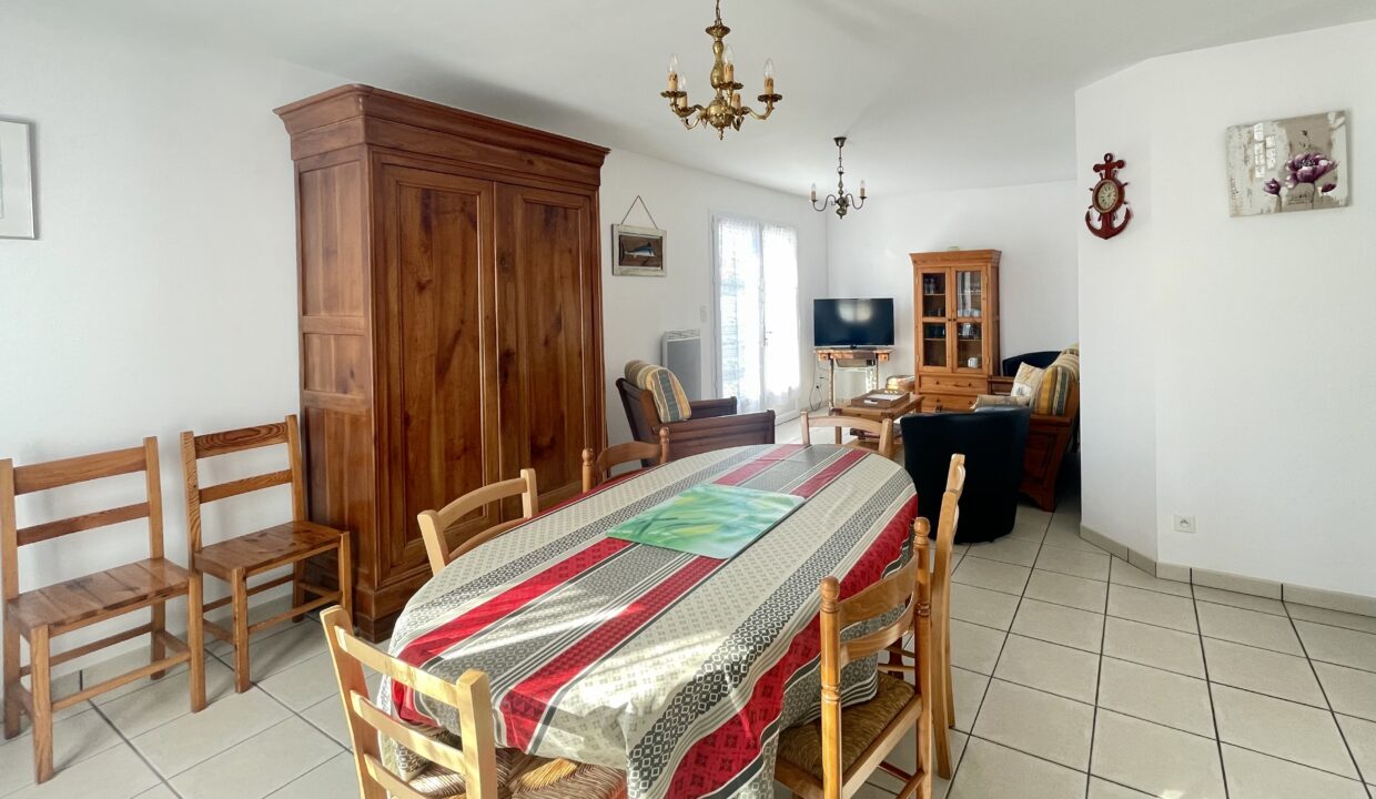 Proximite-etang-de-peche-jolie-maison-de-pays-de-2-chambres-5-personnes-avec-jardin-clos-animaux-admis-2