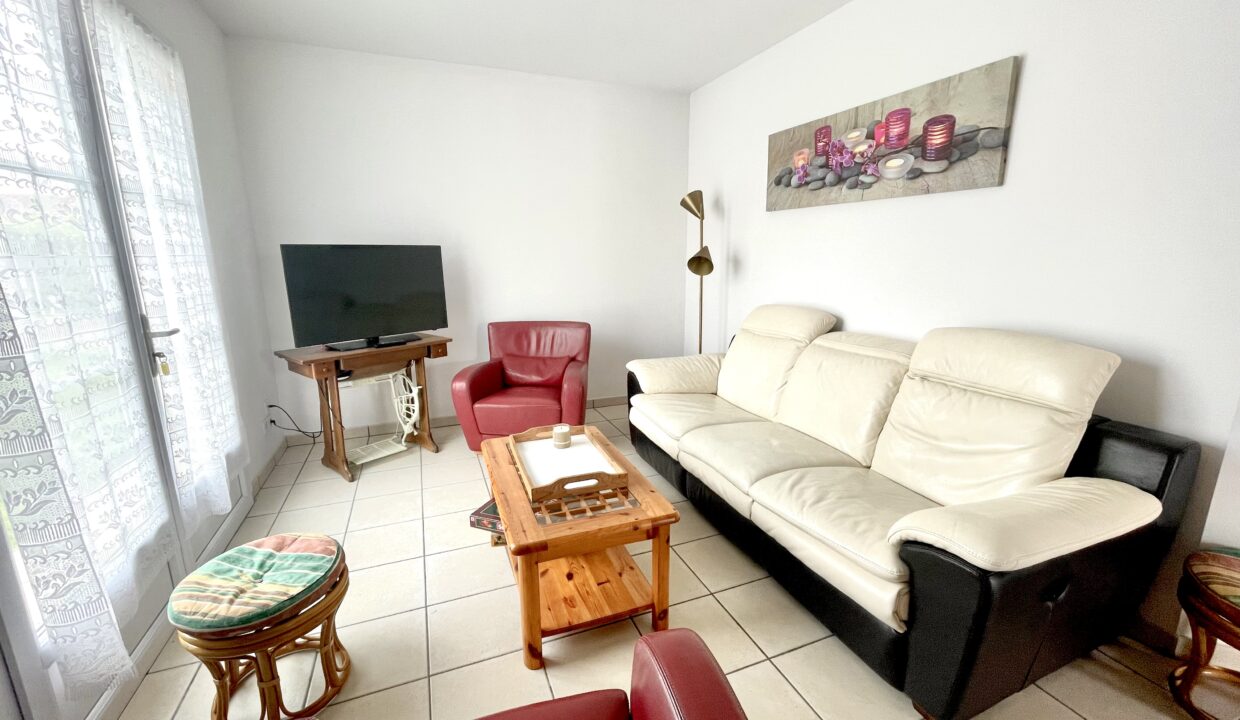 Proximite-etang-de-peche-jolie-maison-de-pays-de-2-chambres-5-personnes-avec-jardin-clos-animaux-admis-3