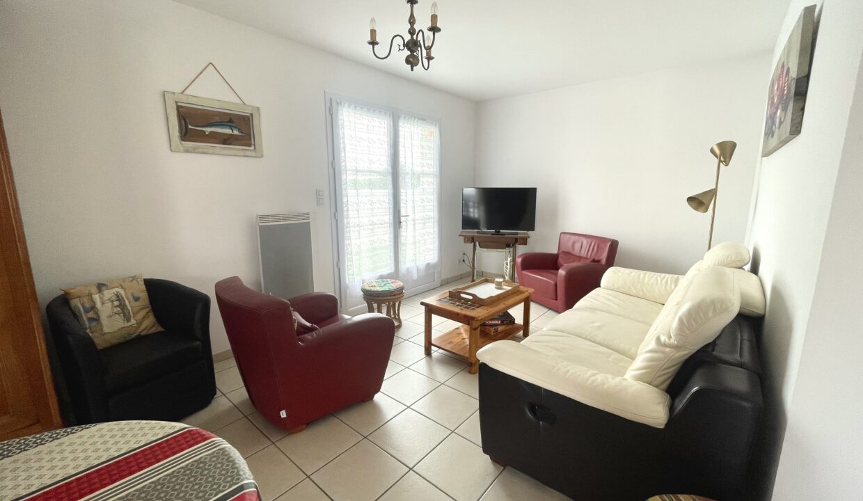 Proximite-etang-de-peche-jolie-maison-de-pays-de-2-chambres-5-personnes-avec-jardin-clos-animaux-admis-4