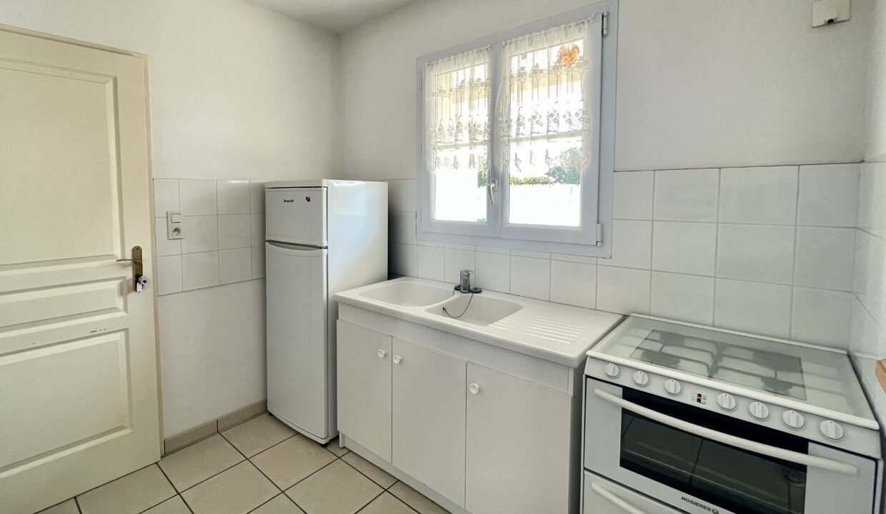 Proximite-etang-de-peche-jolie-maison-de-pays-de-2-chambres-5-personnes-avec-jardin-clos-animaux-admis-6