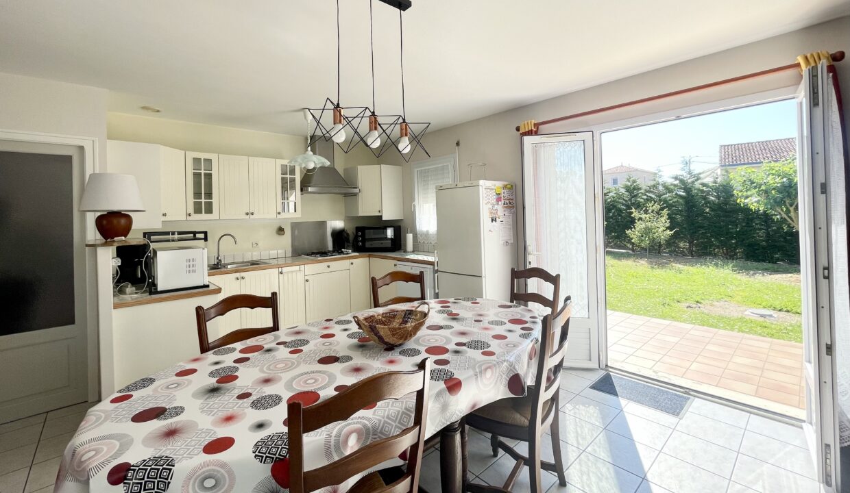 QUARTIER-DE-LA-SAUZAIE-PAVILLON-AVEC-JARDIN-CLOS-300M-DU-BORD-DE-MER-WIFI-1