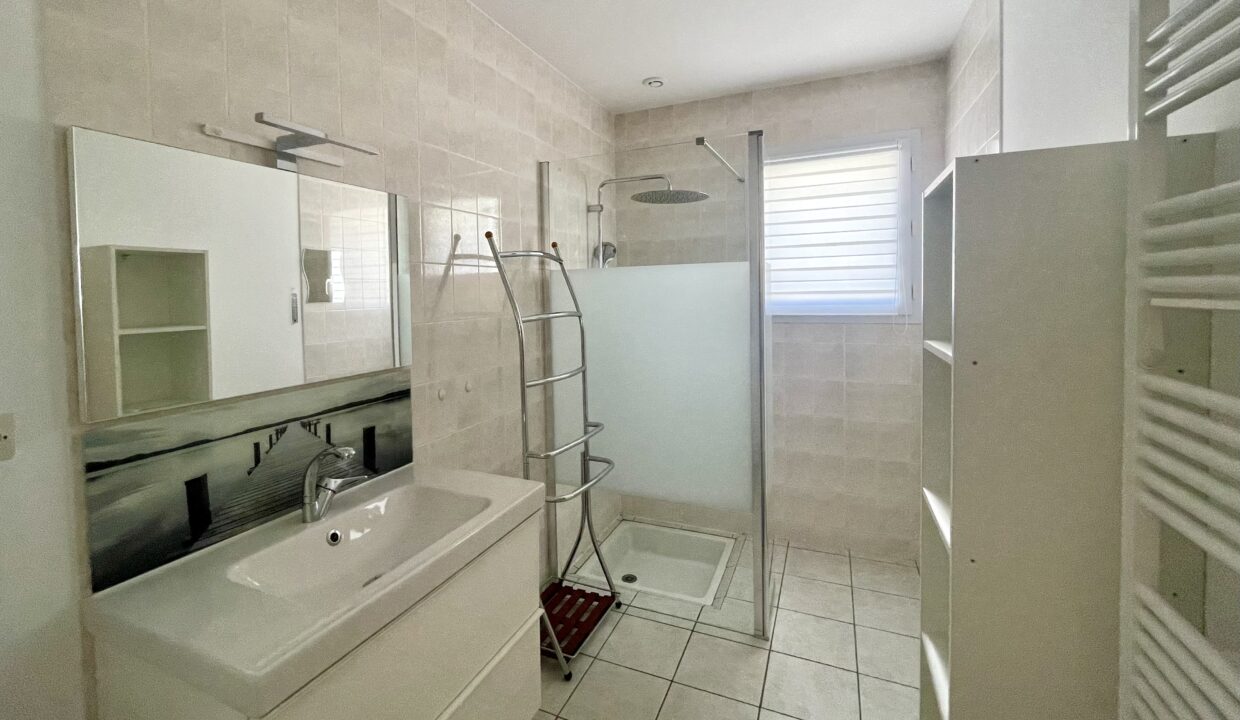 QUARTIER-DE-LA-SAUZAIE-PAVILLON-AVEC-JARDIN-CLOS-300M-DU-BORD-DE-MER-WIFI-7